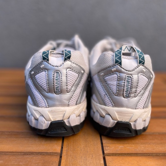 New Balance 610
Silver Metallic Reflection Green - Picture 3 of 5